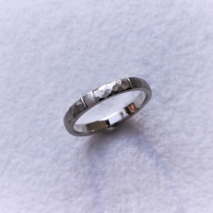 Variált felületű ezüst karikagyűrű (67-es) - Meska.hu