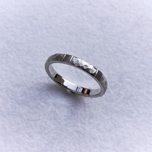 Variált felületű ezüst karikagyűrű (67-es) - esküvő - ékszer - karikagyűrű - Meska.hu