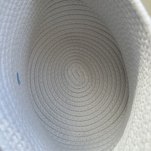 Fehér játéktartó kosár egyedi kék horgolt felirattal - otthon & életmód - tárolás & rendszerezés - tárolókosár - Meska.hu