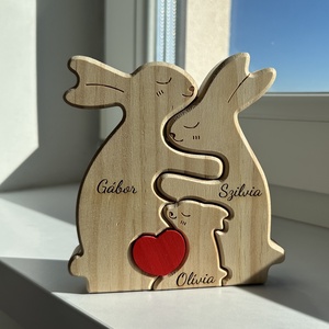 Ölelkező 3 tagú nyuszi család puzzle fa dísz testreszabható nevekkel, Otthon & Életmód, Babaszoba, gyerekszoba, Babaszoba dekoráció, Famegmunkálás, Festett tárgyak, MESKA