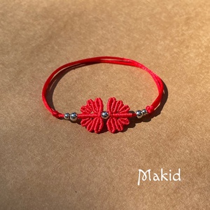 Piros fonálka virág karkötő - ékszer - karkötő - karkötő medállal - Meska.hu
