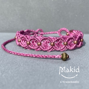 Lidia magenta mikromakramé karkötő, Ékszer, Karkötő, Karkötő medállal, Csomózás, MESKA