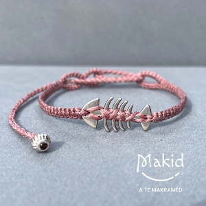 Fishbone mályva mikromakramé karkötő, Ékszer, Karkötő, Karkötő medállal, Csomózás, MESKA