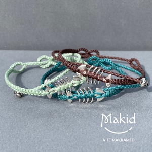 Fishbone fekete mikromakramé karkötő - ékszer - karkötő - karkötő medállal - Meska.hu