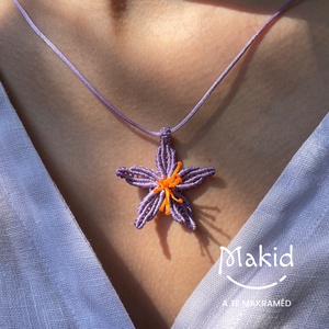 Liliom lila mikromakramé medál, Ékszer, Nyaklánc, Medál, Csomózás, MESKA