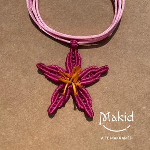 Liliom pink mikromakramé medál - ékszer - nyaklánc - medál - Meska.hu