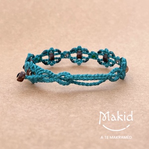 Kelta hangulatú mikromakramé karkötő - ékszer - karkötő - karkötő medállal - Meska.hu