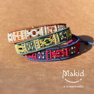 Gyöngymozaik mikromakramé karkötő - ékszer - karkötő - karkötő medállal - Meska.hu