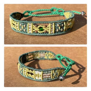 Gyöngymozaik mikromakramé karkötő - ékszer - karkötő - karkötő medállal - Meska.hu