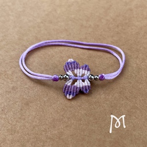 Lila makramé lepke karkötő - ékszer - karkötő - fonott karkötő - Meska.hu