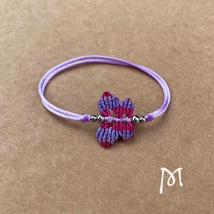 Lila-pink makramé lepke karkötő, Ékszer, Karkötő, Fonott karkötő, Ékszerkészítés, Szövés, MESKA