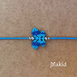 Kék makramé lepke karkötő, Ékszer, Karkötő, Fonott karkötő, Ékszerkészítés, Szövés, Csúszócsomóval állítható szatén zsinóros karkötő makramézott lepke medállal, fém gyöngyökkel. A kar..., MESKA