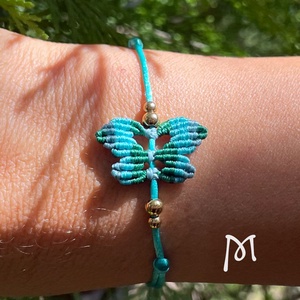 Menta makramé lepke karkötő - ékszer - karkötő - fonott karkötő - Meska.hu