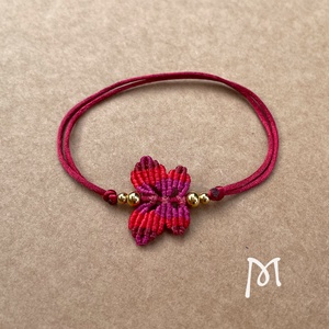 Bordó makramé lepke karkötő - ékszer - karkötő - fonott karkötő - Meska.hu