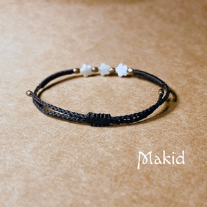 Színes virág csomózott karkötő - ékszer - karkötő - karkötő medállal - Meska.hu