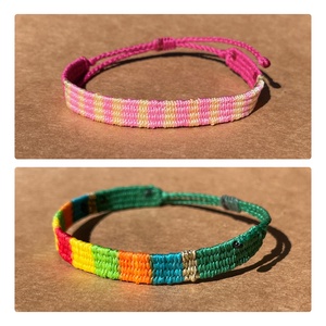 Multicolor szövött karkötő - ékszer - karkötő - karkötő medállal - Meska.hu