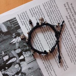 Wednesday karkötő (kicsi) - ékszer - karkötő - charm karkötő - Meska.hu