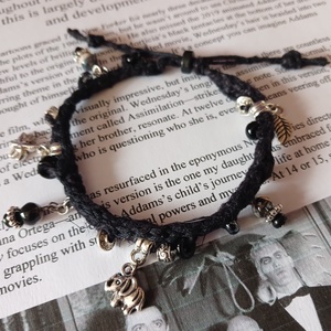 Wednesday karkötő (kicsi), Ékszer, Karkötő, Charm karkötő, Gyöngyfűzés, gyöngyhímzés, Csomózás, MESKA