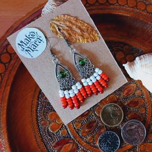 Kokárda fülbevaló, nemzetiszínű bohém ékszer március 15-re, Ékszer, Fülbevaló, Lógó fülbevaló, Gyöngyfűzés, gyöngyhímzés, Csomózás, MESKA
