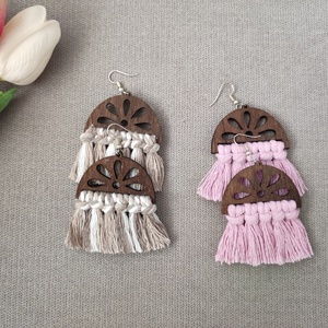 Makramé lila fülbevaló - ékszer - fülbevaló - lógó fülbevaló - Meska.hu