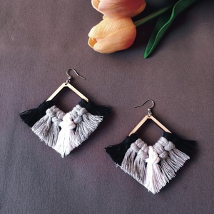 Kocka alakú makramé fülbevaló több színben, Ékszer, Fülbevaló, Lógó fülbevaló, Csomózás, MESKA