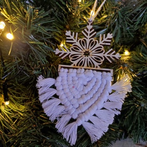 Makramé karácsonyfadísz különleges - karácsony - karácsonyi lakásdekoráció - karácsonyfadíszek - Meska.hu