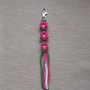Makramé virágos kulcstartó, táskadísz, Táska & Tok, Kulcstartó & Táskadísz, Táskadísz, Újrahasznosított alapanyagból készült termékek, Csomózás, MESKA