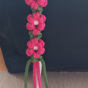 Makramé virágos kulcstartó, táskadísz - táska & tok - kulcstartó & táskadísz - táskadísz - Meska.hu