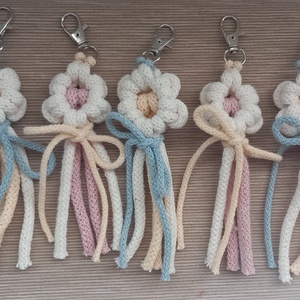 Virágos kulcstartó - táska & tok - kulcstartó & táskadísz - táskadísz - Meska.hu