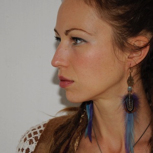 Kék-lila kakastollal és gyönyörű barna fácántollal., Ékszer, Fülbevaló, Csillár fülbevaló, Csomózás, MESKA