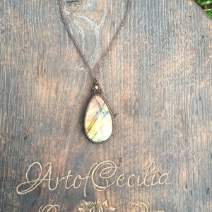 Labradorit köves  makramé nyaklánc réz gyöngyökkel. Kék fényü leveles labradorit nyakék. Egyedi tündérnyakék. - ékszer - nyaklánc - medál - Meska.hu