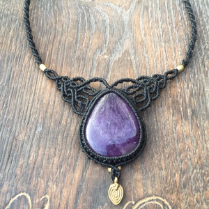 Ametiszt köves  makramé nyaklánc elegáns fekete makraméval. Gyógyitó kristály nyakék. Fekete makramé nyaklánc.  - ékszer - ékszerszett - Meska.hu
