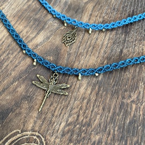 Labradorit fejdisz. Makramé nyaklánc réz gyöngyökkel. Kék fényü labradorit leveles nyakék. Egyedi tündérnyakék. - ékszer - lábdísz és testékszer - piercing, fejdísz - Meska.hu