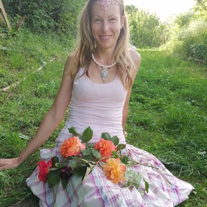 Szivárvány holdköves tündérnyakék. Türkiz makramé medál eredeti holdkővel. Valódi holdkő medál - ékszer - nyaklánc - nyakpánt, gallér - Meska.hu