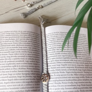 Makramé vékony könyvjelző - könyv & zene - könyvjelző - Meska.hu