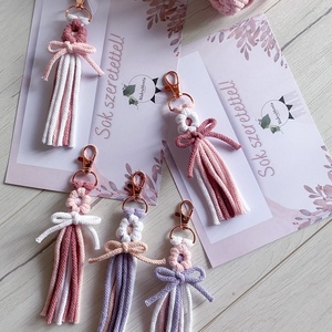 Makramé virágos-masnis kulcstartó � 1 virágos, Táska & Tok, Kulcstartó & Táskadísz, Kulcstartó, Csomózás, Újrahasznosított alapanyagból készült termékek, MESKA