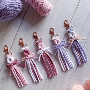 Makramé virágos-masnis kulcstartó � 1 virágos - táska & tok - kulcstartó & táskadísz - kulcstartó - Meska.hu