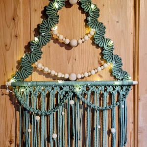 Makramé karácsonyfa fénnyel - karácsony - karácsonyi lakásdekoráció - karácsonyi fénydekoráció - Meska.hu