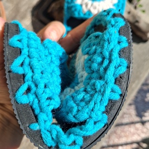 Horgolt barefoot szandál épített talppal, virág mintával - ruha & divat - cipő & papucs - cipő, szandál - Meska.hu