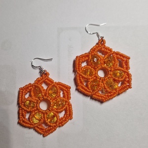 Vidám narancs makramé fülbevaló  - ékszer - fülbevaló - lógós kerek fülbevaló - Meska.hu