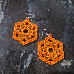 Vidám narancs makramé fülbevaló  - Meska.hu