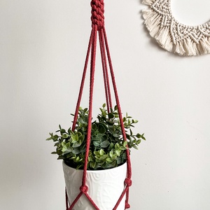 Modern makramé virágtartó, pirosas-téglás fonalból - otthon & életmód - dekoráció - Meska.hu