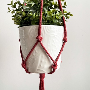 Modern makramé virágtartó, pirosas-téglás fonalból - otthon & életmód - dekoráció - Meska.hu