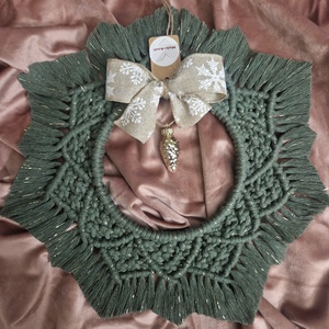 Ajtódísz masnival, Karácsony, Karácsonyi lakásdekoráció, Karácsonyi ajtódíszek, Csomózás, MESKA