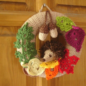 Horgolt őszi ajtódísz amigurumi sünivel, makkokkal -  - Meska.hu