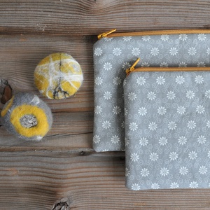 Szürke és okker textil kozmetikai táska, virág mintás neszesszer - táska & tok - neszesszer - Meska.hu