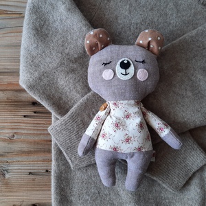 Mackó játékfigura, textil maci virágos ruhában - Meska.hu