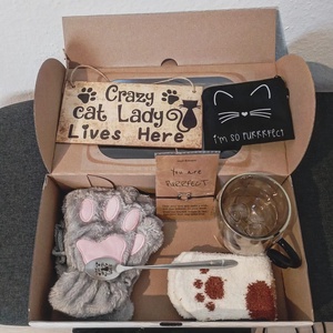 Cica Fun Box - karácsony - karácsonyi ajándékozás - karácsonyi ajándékcsomagolás - Meska.hu