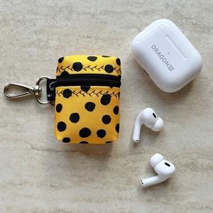 Fülhallgató Méretű Karabineres Mini Neszesszer Nyuszi - táska & tok - pénztárca & más tok - fülhallgató tok  - Meska.hu