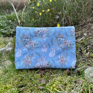 Nagyméretű Vízálló Neszesszer Kék Nyuszis - táska & tok - neszesszer - Meska.hu